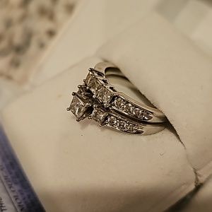Two 14 karat white gold bridal ring set, stamped 14k